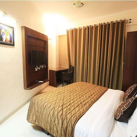 Neo Classic Hotel Chandīgarh Eksteriør billede